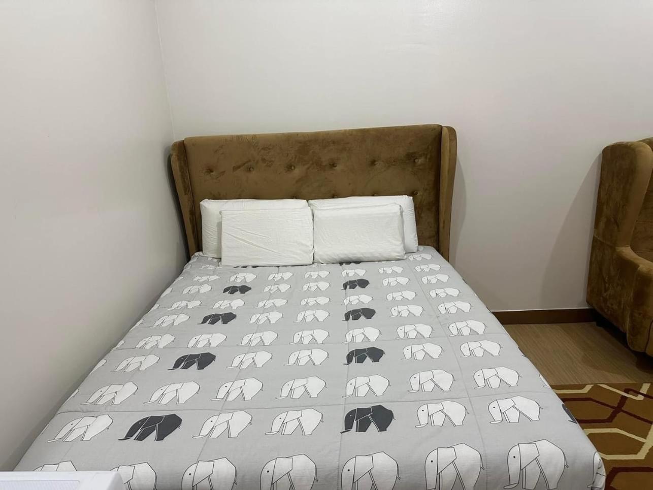 Starlight Suites Trece Martires Exterior foto