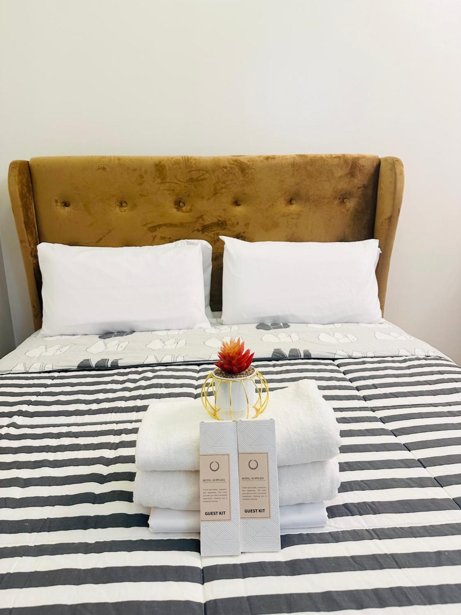 Starlight Suites Trece Martires Exterior foto