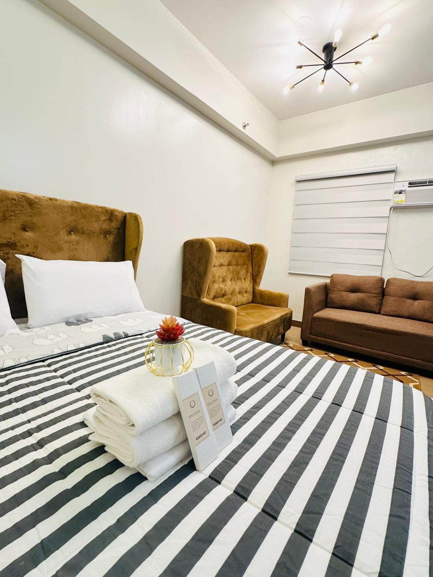 Starlight Suites Trece Martires Exterior foto