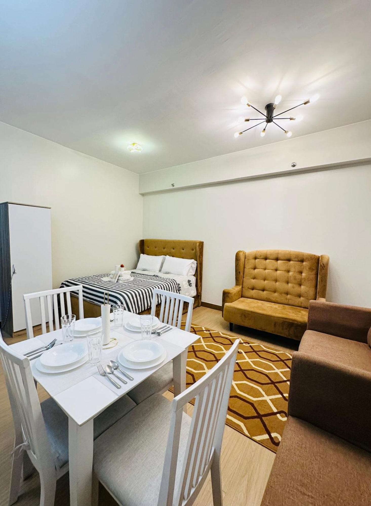 Starlight Suites Trece Martires Exterior foto