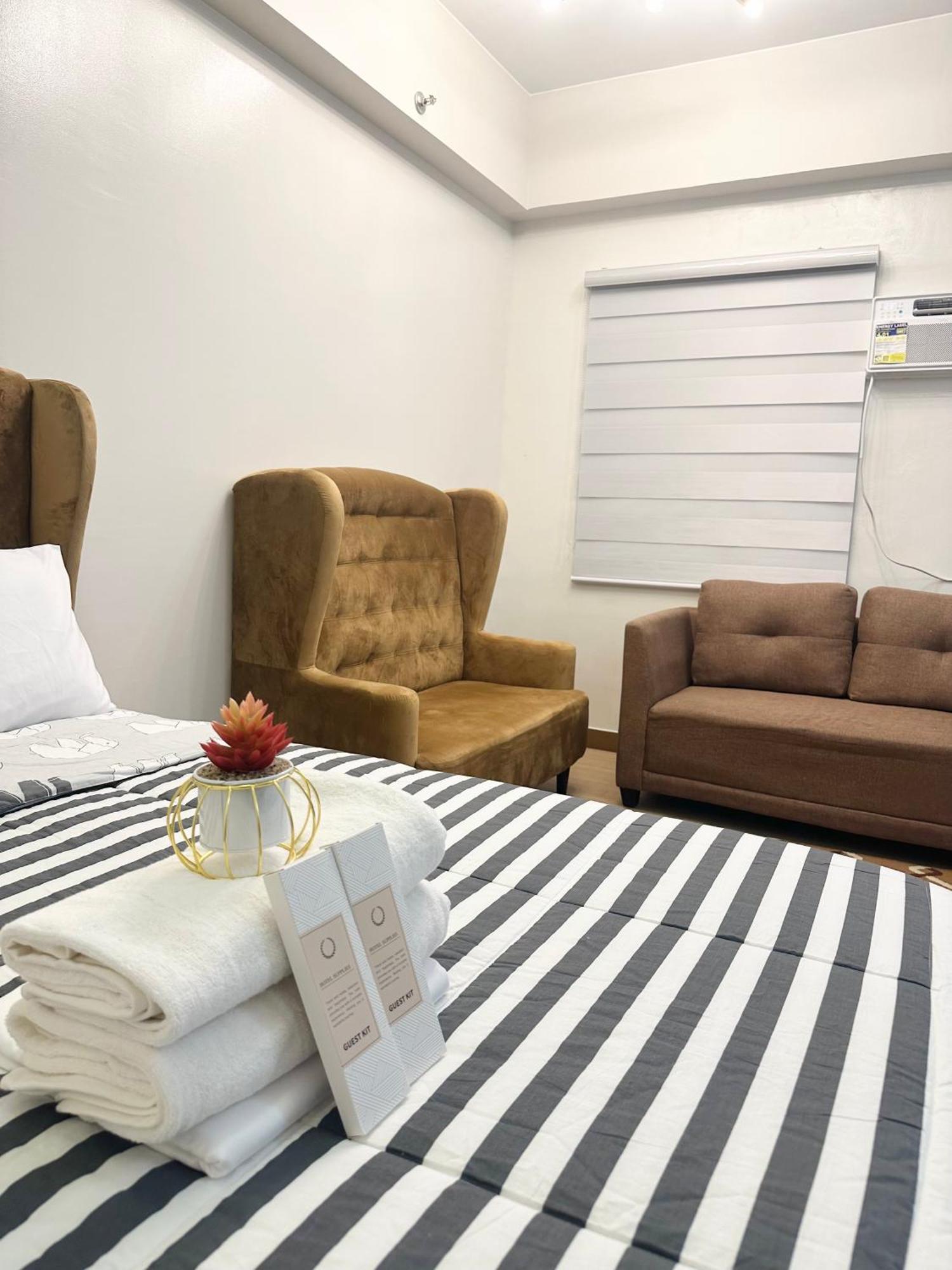 Starlight Suites Trece Martires Exterior foto
