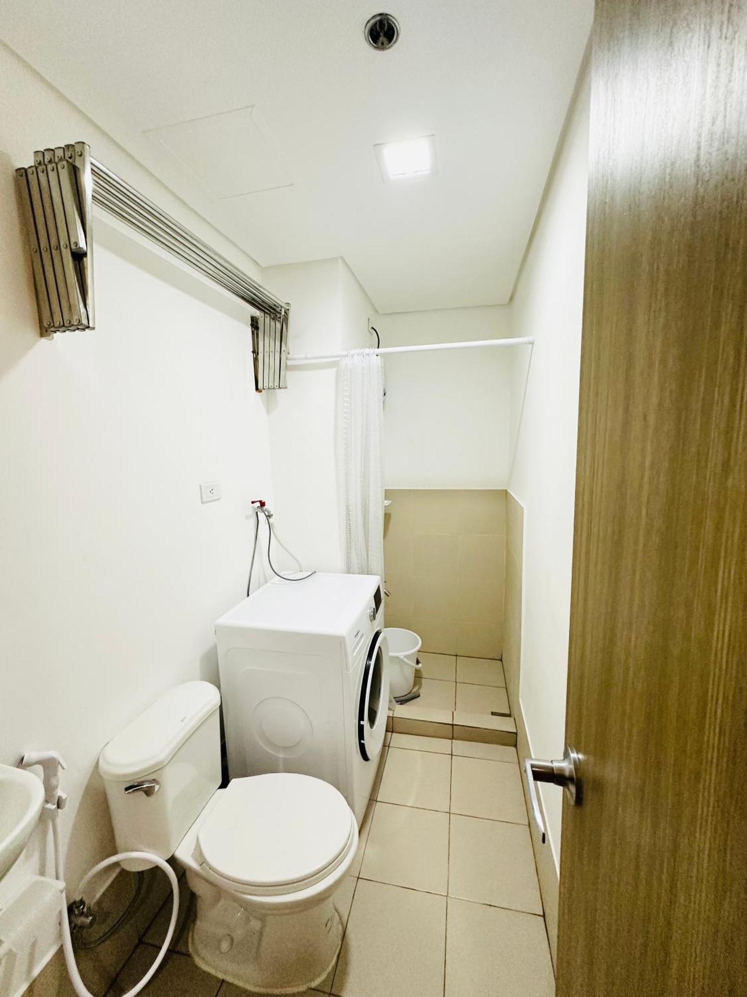 Starlight Suites Trece Martires Exterior foto