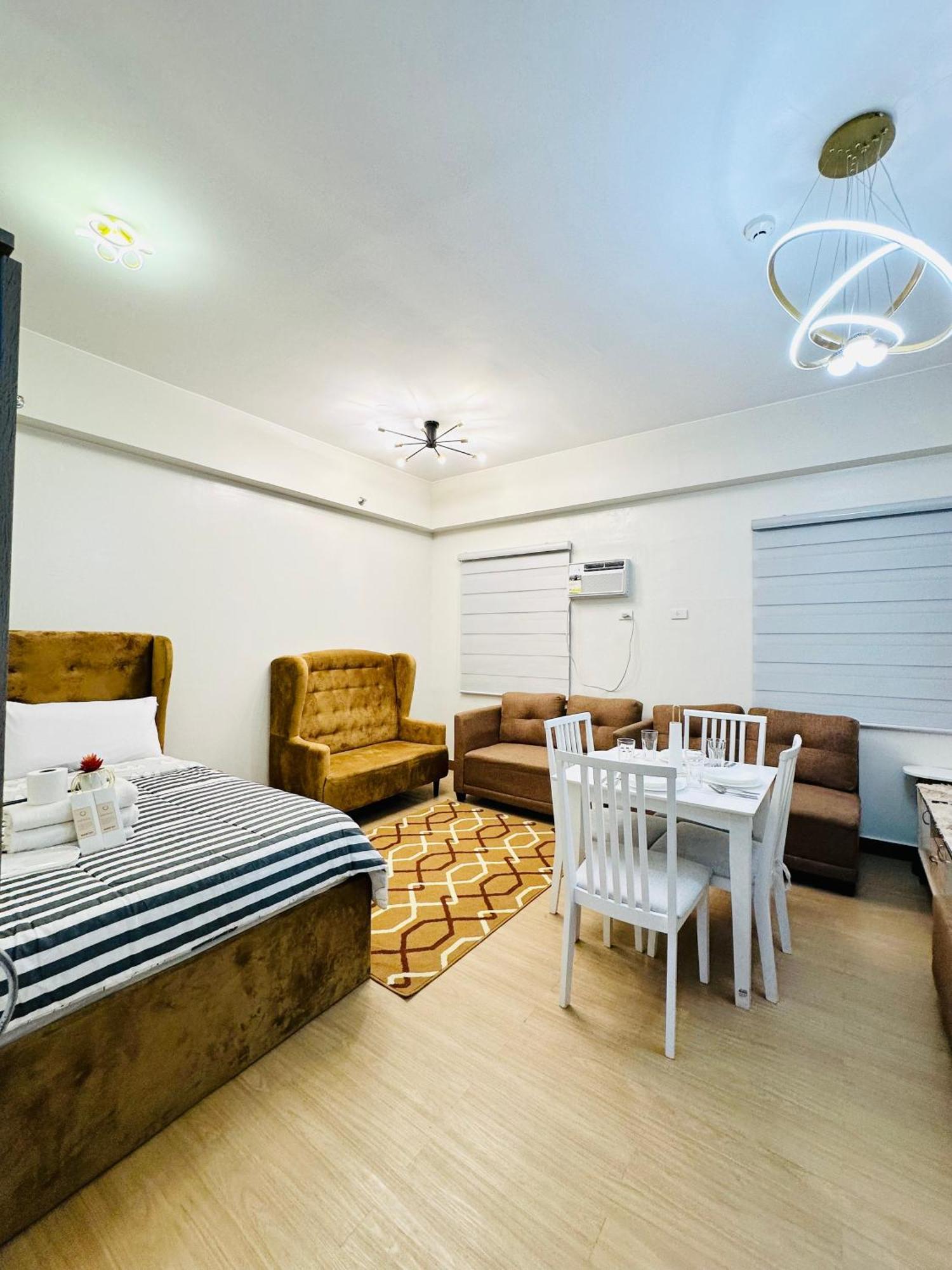 Starlight Suites Trece Martires Exterior foto