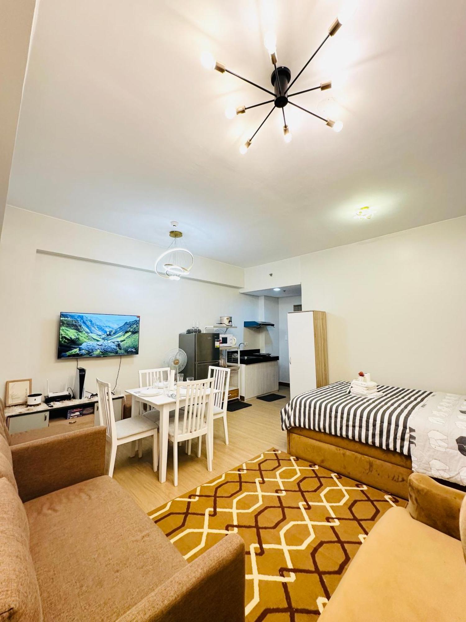 Starlight Suites Trece Martires Exterior foto