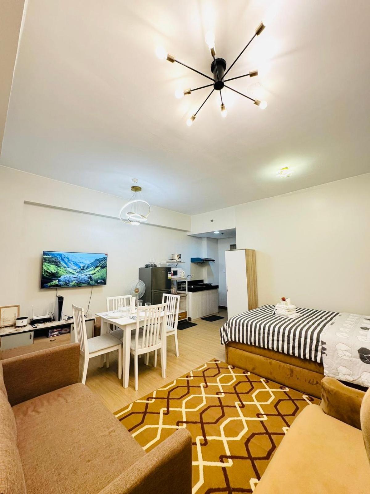 Starlight Suites Trece Martires Exterior foto