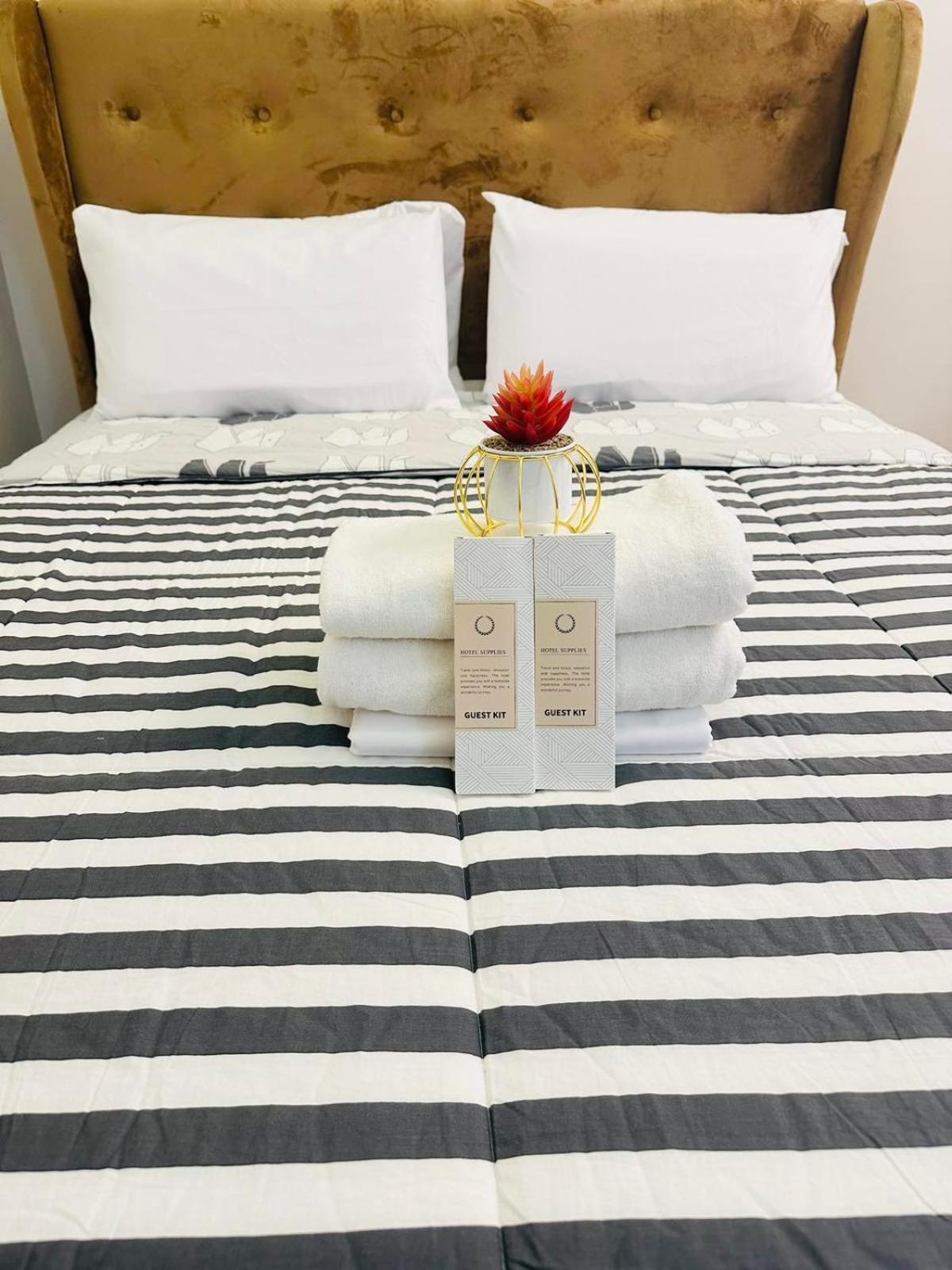 Starlight Suites Trece Martires Exterior foto