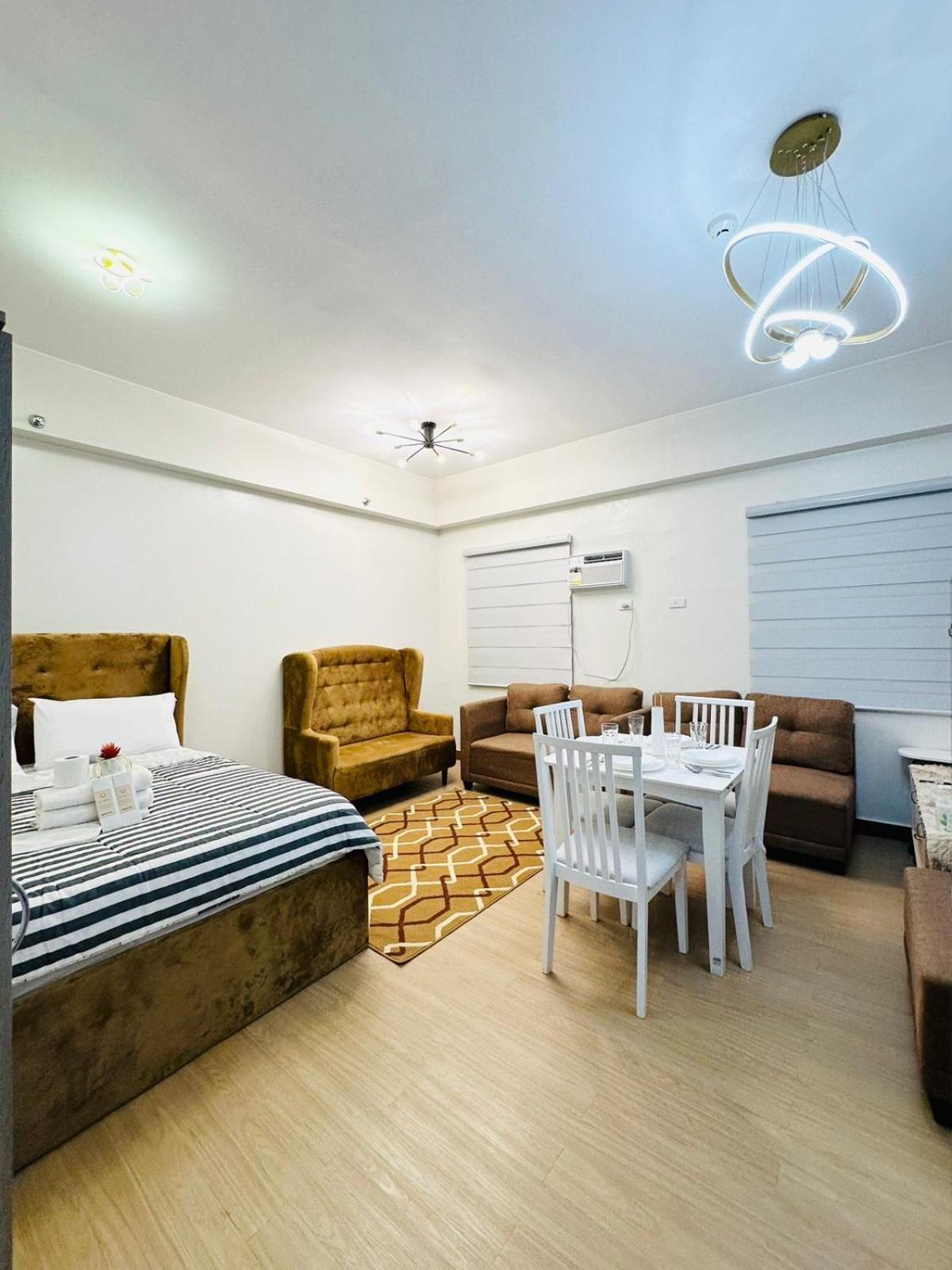Starlight Suites Trece Martires Exterior foto